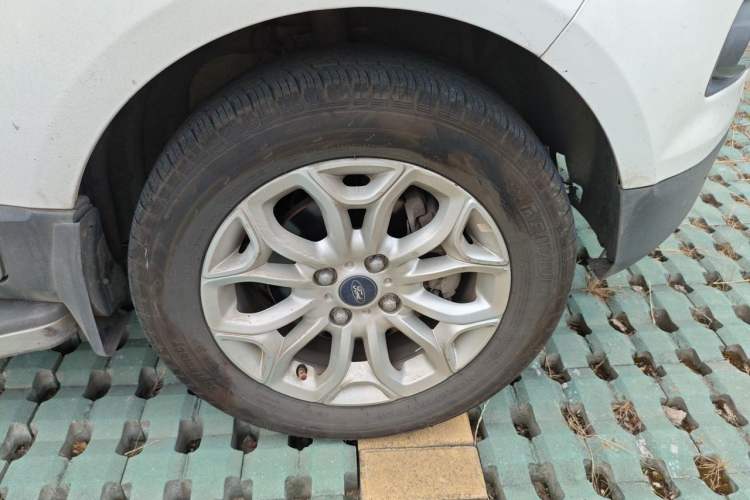 Used Ford EcoSport 2013 1.5L Automatic Prestige Model Right Front Wheel Hub
