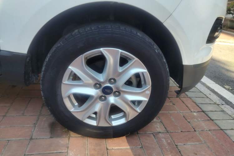 Used Ford EcoSport 2013 1.5L Automatic Fashion Model Right Front Wheel Hub