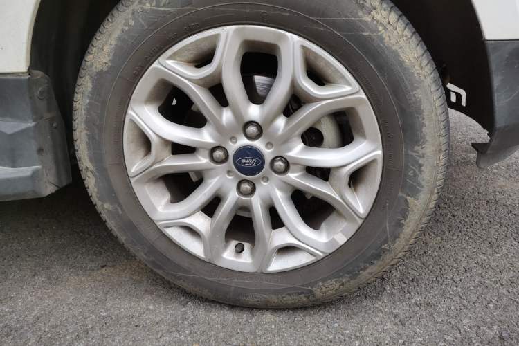 Used Ford EcoSport 2013 1.5L Automatic Prestige Model Right Front Wheel Hub