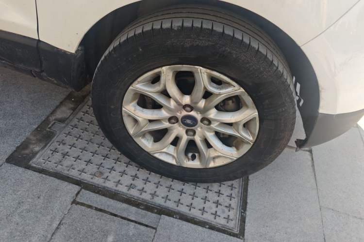 Used Ford EcoSport 2013 1.5L Automatic Prestige Model Right Front Wheel Hub