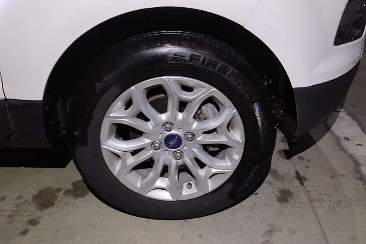 Used Ford EcoSport 2013 1.5L Automatic Prestige Model Right Front Wheel Hub