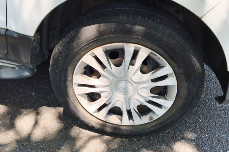 Used Ford EcoSport 2013 1.5L Manual Comfort Model Right Front Wheel Hub