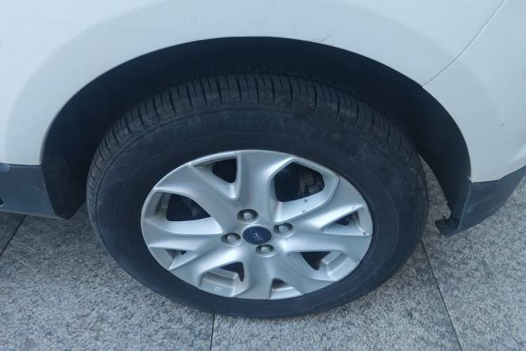 Used Ford EcoSport 2013 1.5L Automatic Fashion Model Right Front Wheel Hub