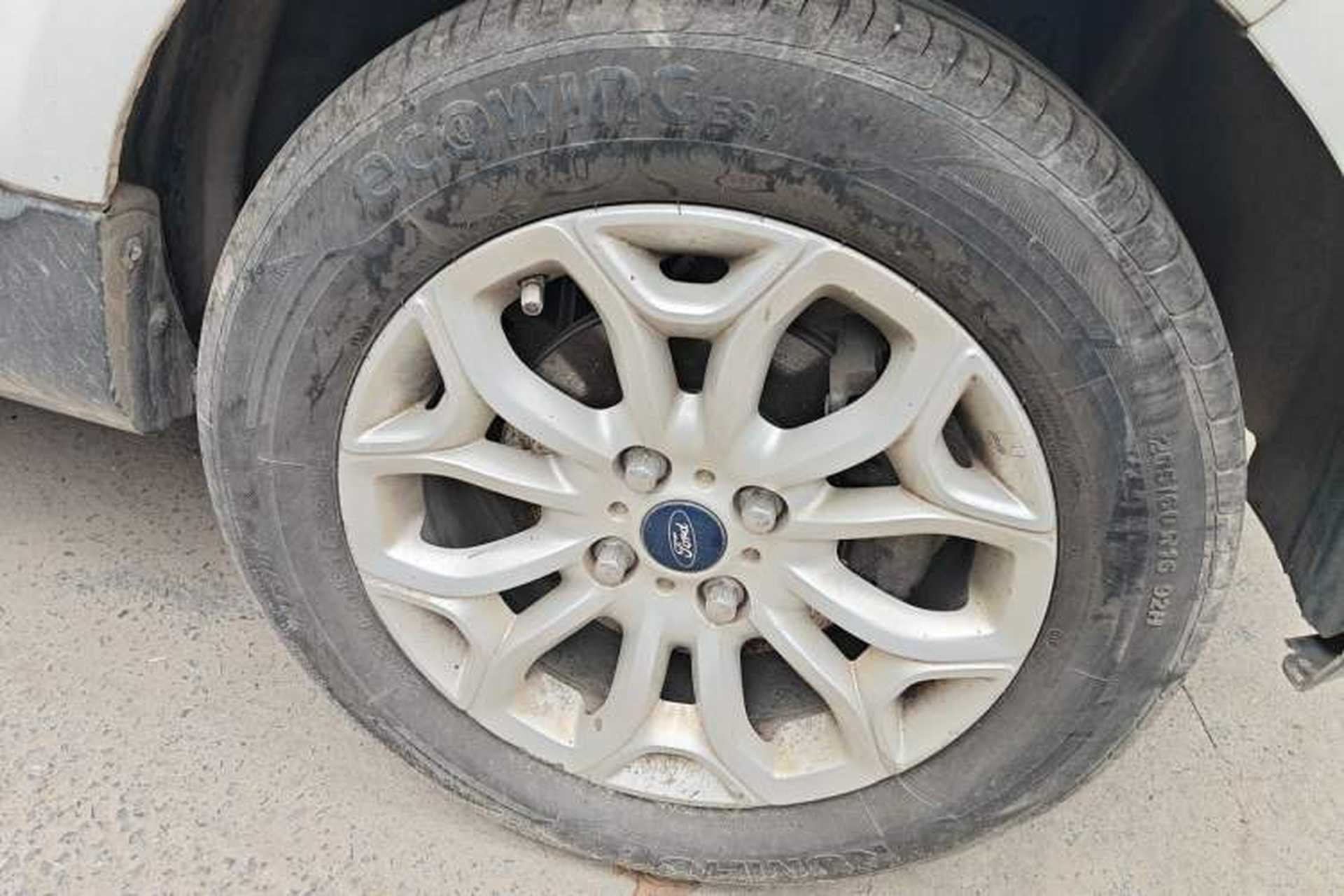 Used Ford EcoSport 2013 1.5L Automatic Prestige Model Right Front Wheel Hub