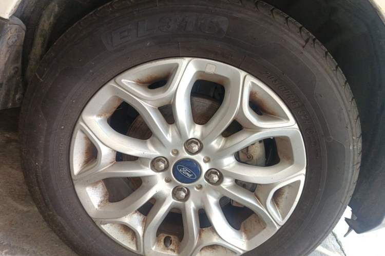 Used Ford EcoSport 2013 1.5L Automatic Prestige Model Right Front Wheel Hub