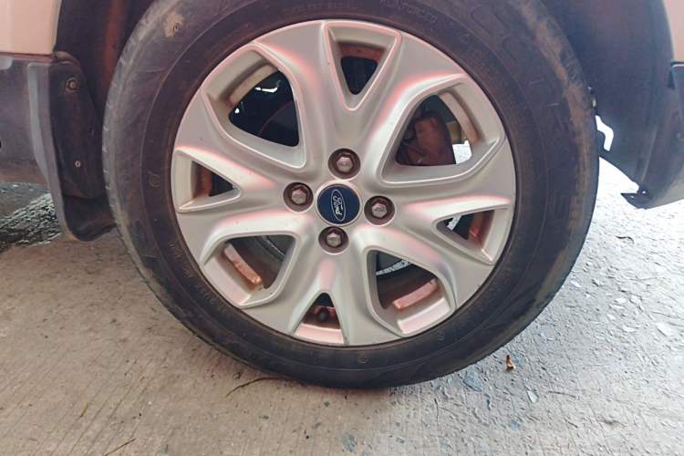Used Ford EcoSport 2013 1.5L Automatic Fashion Model Right Front Wheel Hub