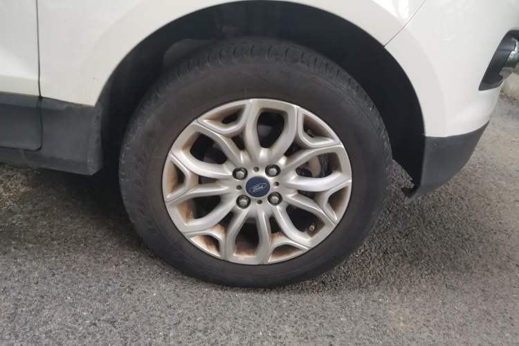 Used Ford EcoSport 2013 1.5L Automatic Prestige Model Right Front Wheel Hub