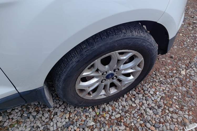 Used Ford EcoSport 2013 1.5L Automatic Prestige Model Right Front Wheel Hub