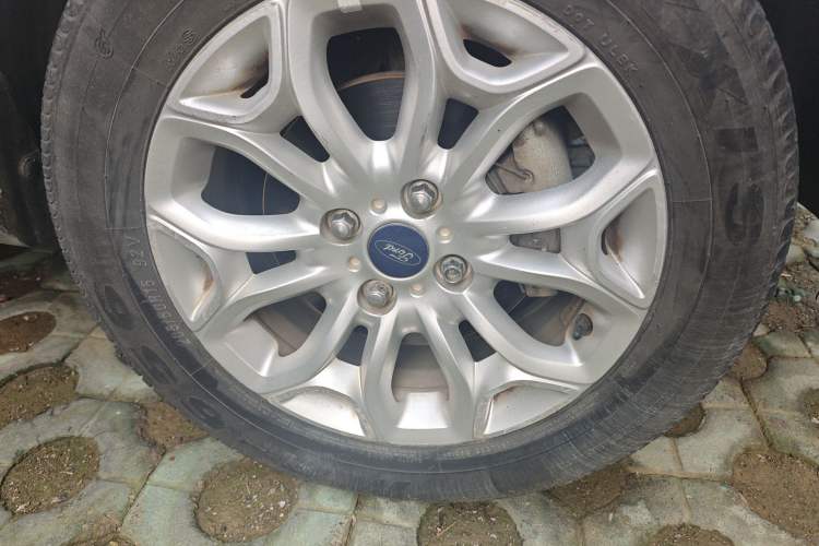 Used Ford EcoSport 2013 1.5L Automatic Prestige Model Right Front Wheel Hub