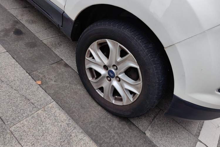 Used Ford EcoSport 2013 1.5L Automatic Fashion Model Right Front Wheel Hub