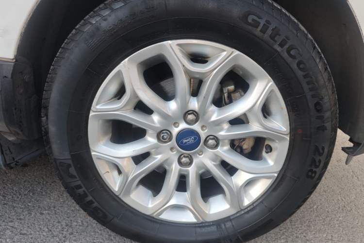 Used Ford EcoSport 2013 1.5L Automatic Prestige Model Right Front Wheel Hub