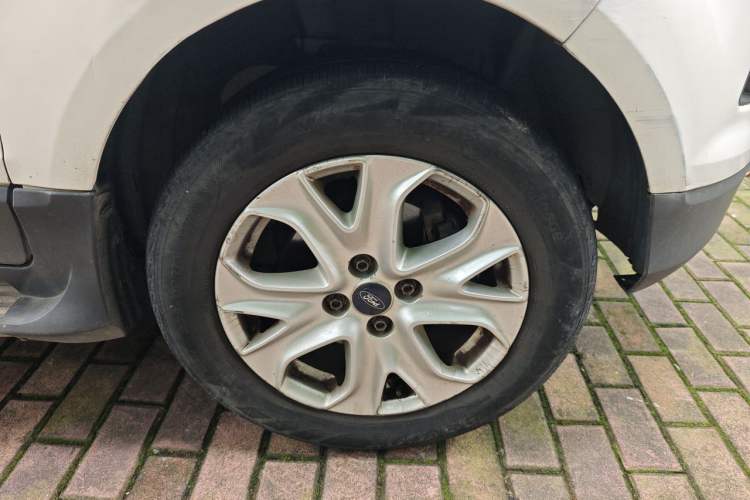 Used Ford EcoSport 2013 1.5L Automatic Fashion Model Right Front Wheel Hub