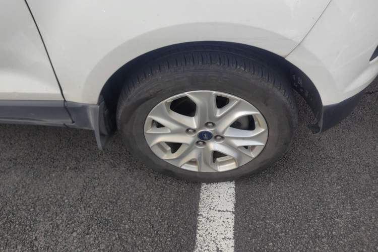 Used Ford EcoSport 2013 1.5L Automatic Fashion Model Right Front Wheel Hub