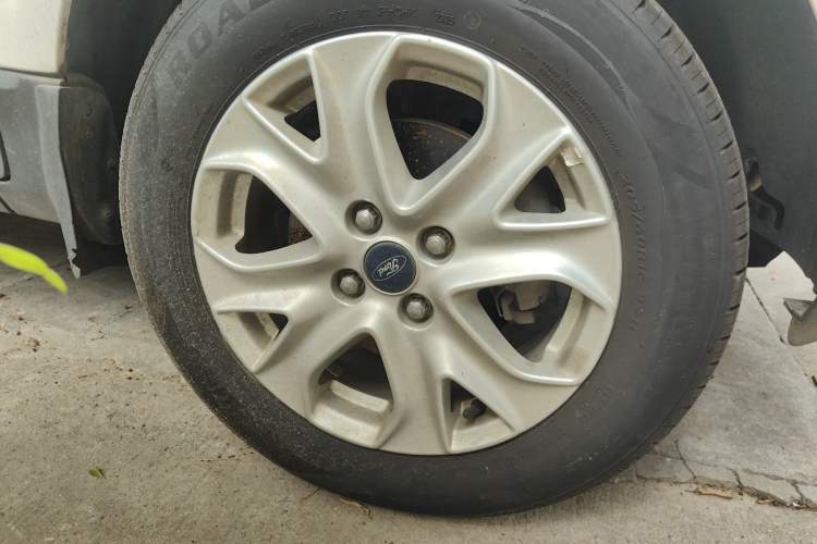 Used Ford EcoSport 2013 1.5L Automatic Fashion Model Right Front Wheel Hub