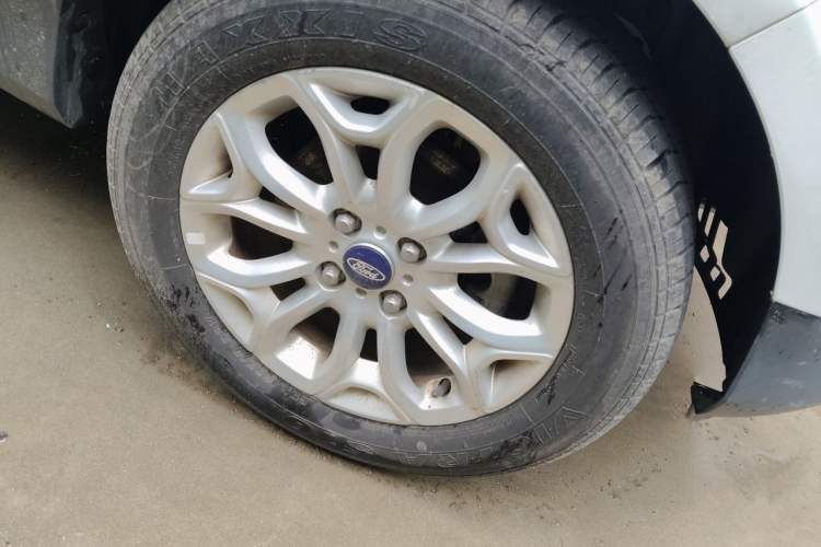 Used Ford EcoSport 2013 1.5L Automatic Prestige Model Right Front Wheel Hub