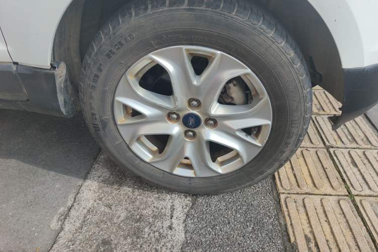 Used Ford EcoSport 2013 1.5L Automatic Fashion Model Right Front Wheel Hub