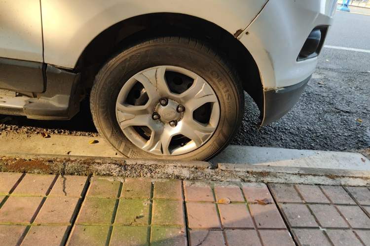Used Ford EcoSport 2013 1.5L Manual Comfort Model Right Front Wheel Hub