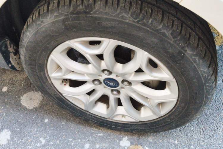 Used Ford EcoSport 2013 1.5L Manual Luxury Model Right Front Wheel Hub