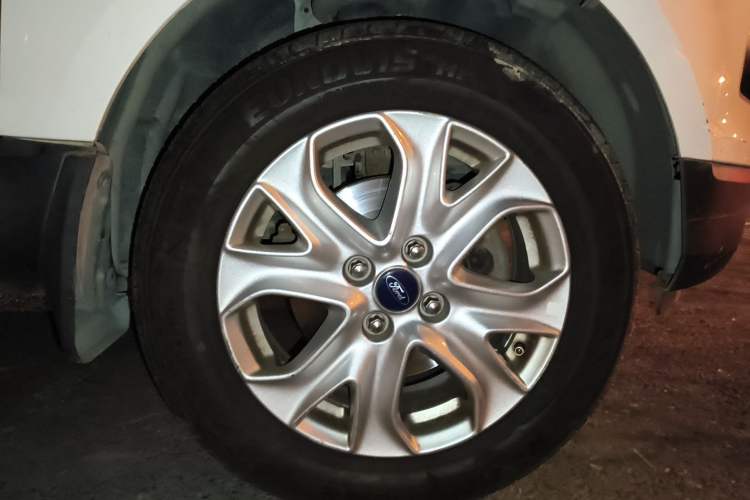 Used Ford EcoSport 2013 1.5L Automatic Fashion Model Right Front Wheel Hub