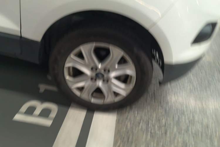 Used Ford EcoSport 2013 1.5L Automatic Fashion Model Right Front Wheel Hub