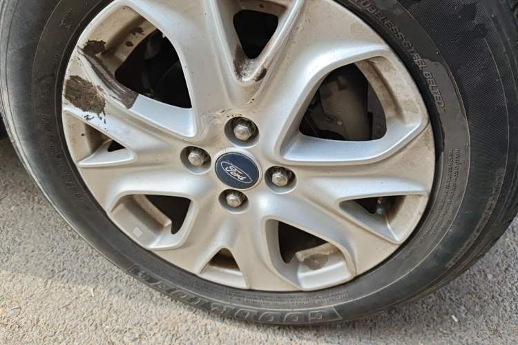 Used Ford EcoSport 2013 1.5L Automatic Fashion Model Right Front Wheel Hub