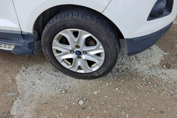 Used Ford EcoSport 2013 1.5L Automatic Fashion Model Right Front Wheel Hub