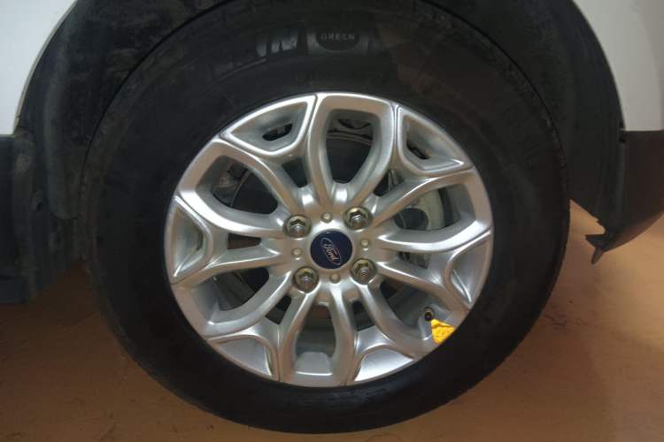 Used Ford EcoSport 2013 1.5L Manual Comfort Model Right Front Wheel Hub