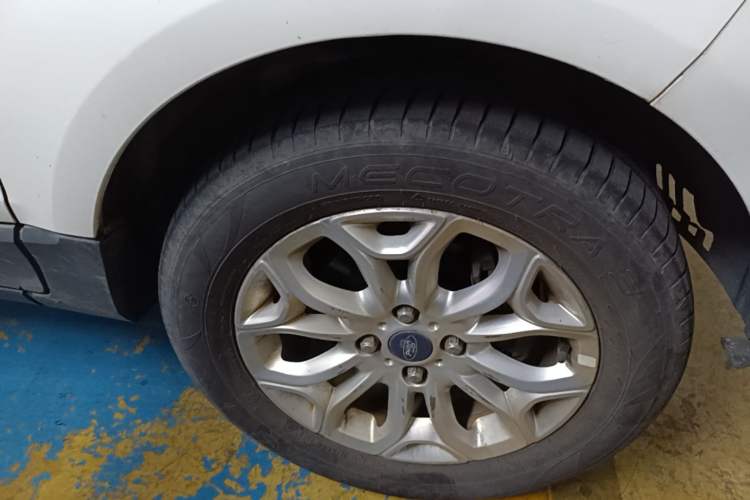Used Ford EcoSport 2013 1.5L Automatic Prestige Model Right Front Wheel Hub