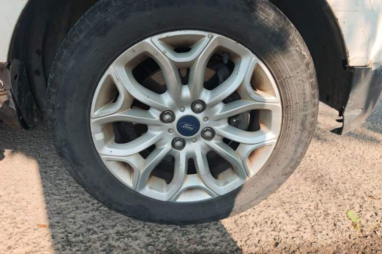 Used Ford EcoSport 2013 1.0L GTDi Manual Luxury Model Right Front Wheel Hub