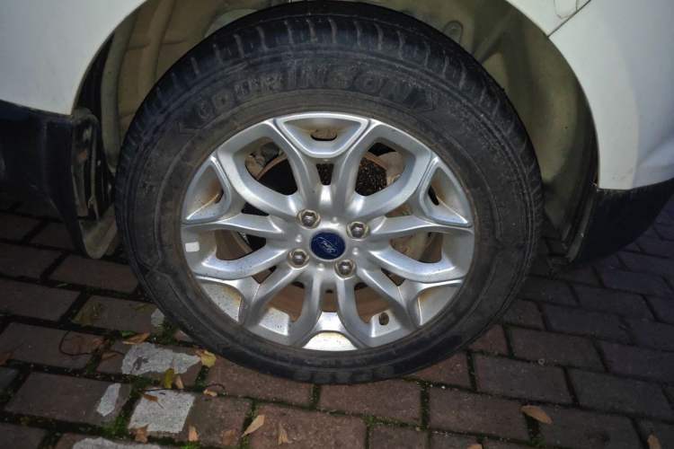 Used Ford EcoSport 2013 1.5L Automatic Prestige Model Right Front Wheel Hub