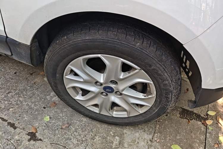 Used Ford EcoSport 2013 1.5L Manual Fashion Model Right Front Wheel Hub