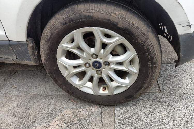 Used Ford EcoSport 2013 1.5L Automatic Prestige Model Right Front Wheel Hub