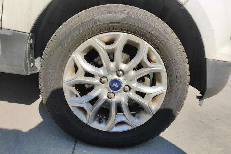 Used Ford EcoSport 2013 1.5L Automatic Prestige Model Right Front Wheel Hub