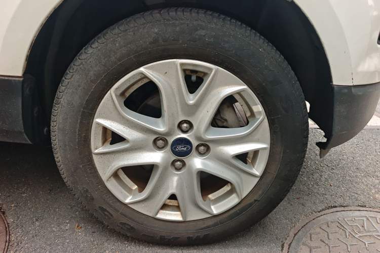 Used Ford EcoSport 2013 1.5L Automatic Fashion Model Right Front Wheel Hub