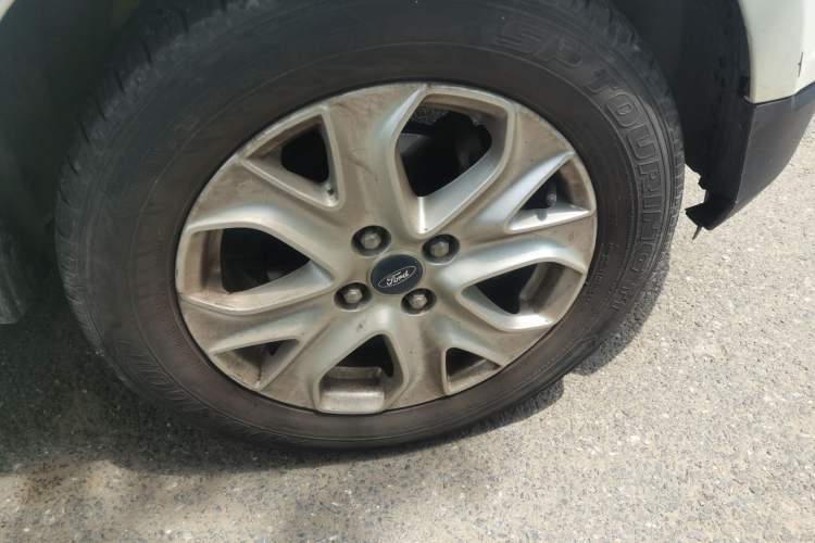 Used Ford EcoSport 2013 1.5L Automatic Fashion Model Right Front Wheel Hub
