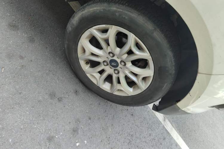 Used Ford EcoSport 2013 1.5L Automatic Prestige Model Right Front Wheel Hub
