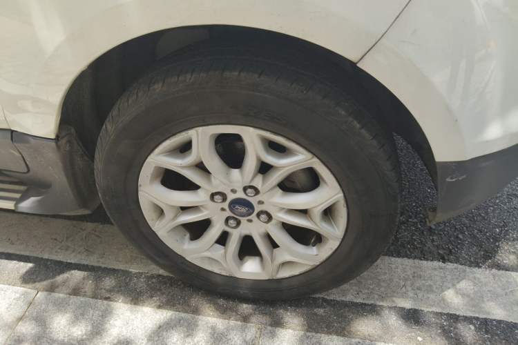 Used Ford EcoSport 2013 1.5L Automatic Prestige Model Right Front Wheel Hub
