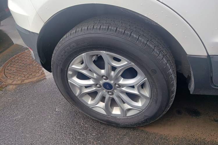 Used Ford EcoSport 2013 1.5L Automatic Prestige Model Right Rear Wheel Hub