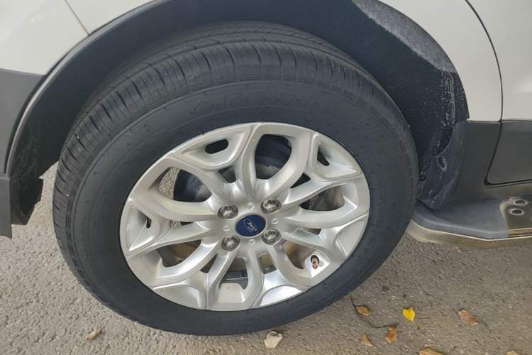 Used Ford EcoSport 2013 1.5L Automatic Prestige Model Right Rear Wheel Hub