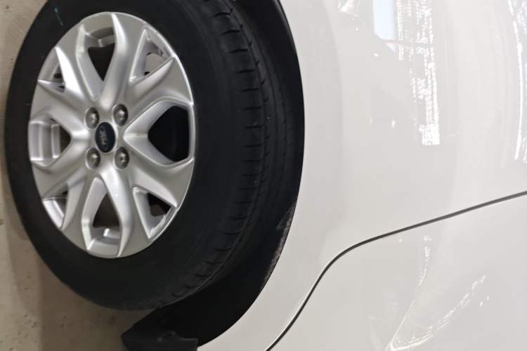 Used Ford EcoSport 2013 1.5L Automatic Fashion Model Right Rear Wheel Hub