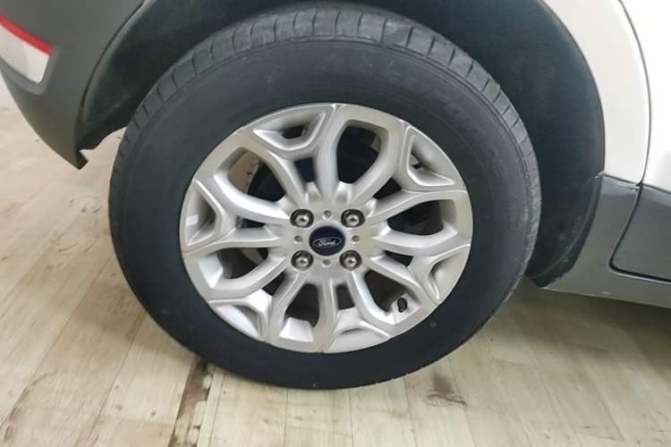 Used Ford EcoSport 2013 1.5L Automatic Prestige Model Right Rear Wheel Hub