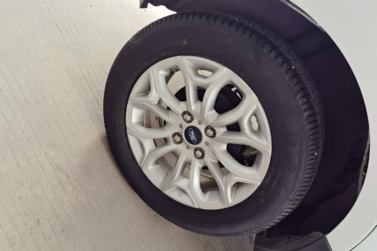 Used Ford EcoSport 2013 1.5L Automatic Prestige Model Right Rear Wheel Hub