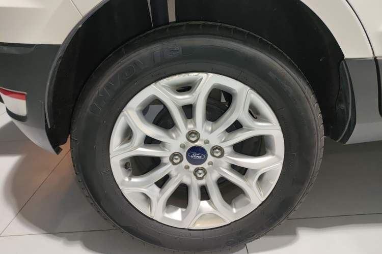 Used Ford EcoSport 2013 1.5L Automatic Prestige Model Right Rear Wheel Hub