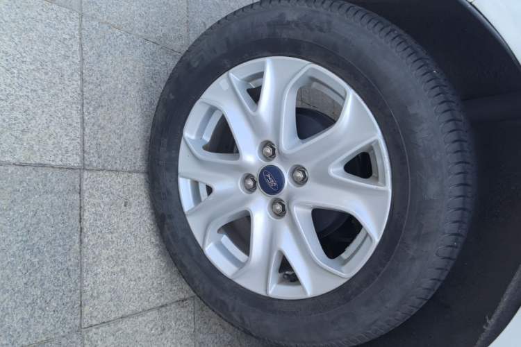 Used Ford EcoSport 2013 1.5L Automatic Fashion Model Right Rear Wheel Hub