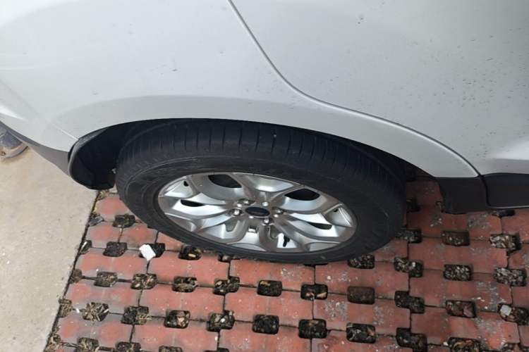 Used Ford EcoSport 2013 1.5L Automatic Prestige Model Right Rear Wheel Hub