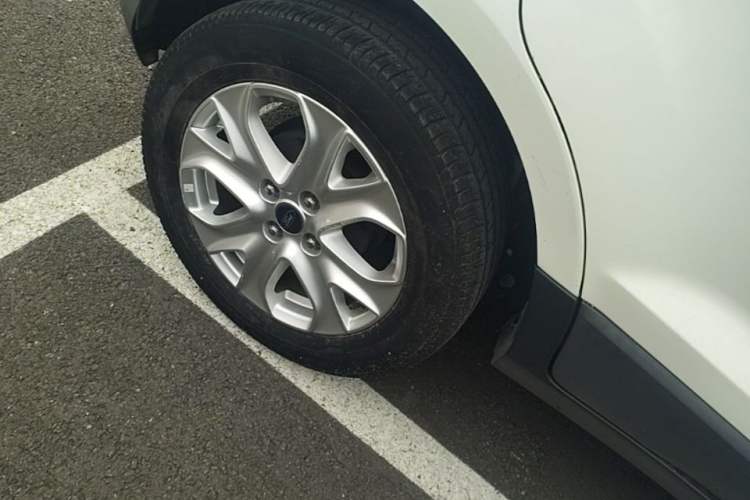 Used Ford EcoSport 2013 1.5L Manual Fashion Model Right Rear Wheel Hub