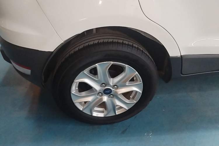 Used Ford EcoSport 2013 1.5L Manual Fashion Model Right Rear Wheel Hub