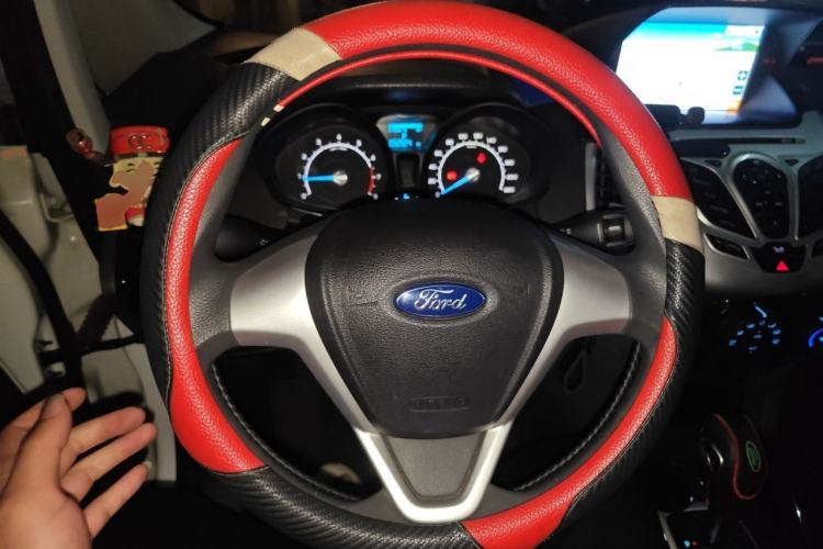 Used Ford EcoSport 2013 1.5L Automatic Fashion Model Steering Wheel