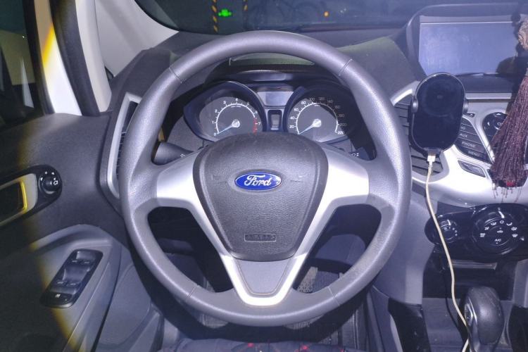 Used Ford EcoSport 2013 1.5L Automatic Fashion Model Steering Wheel