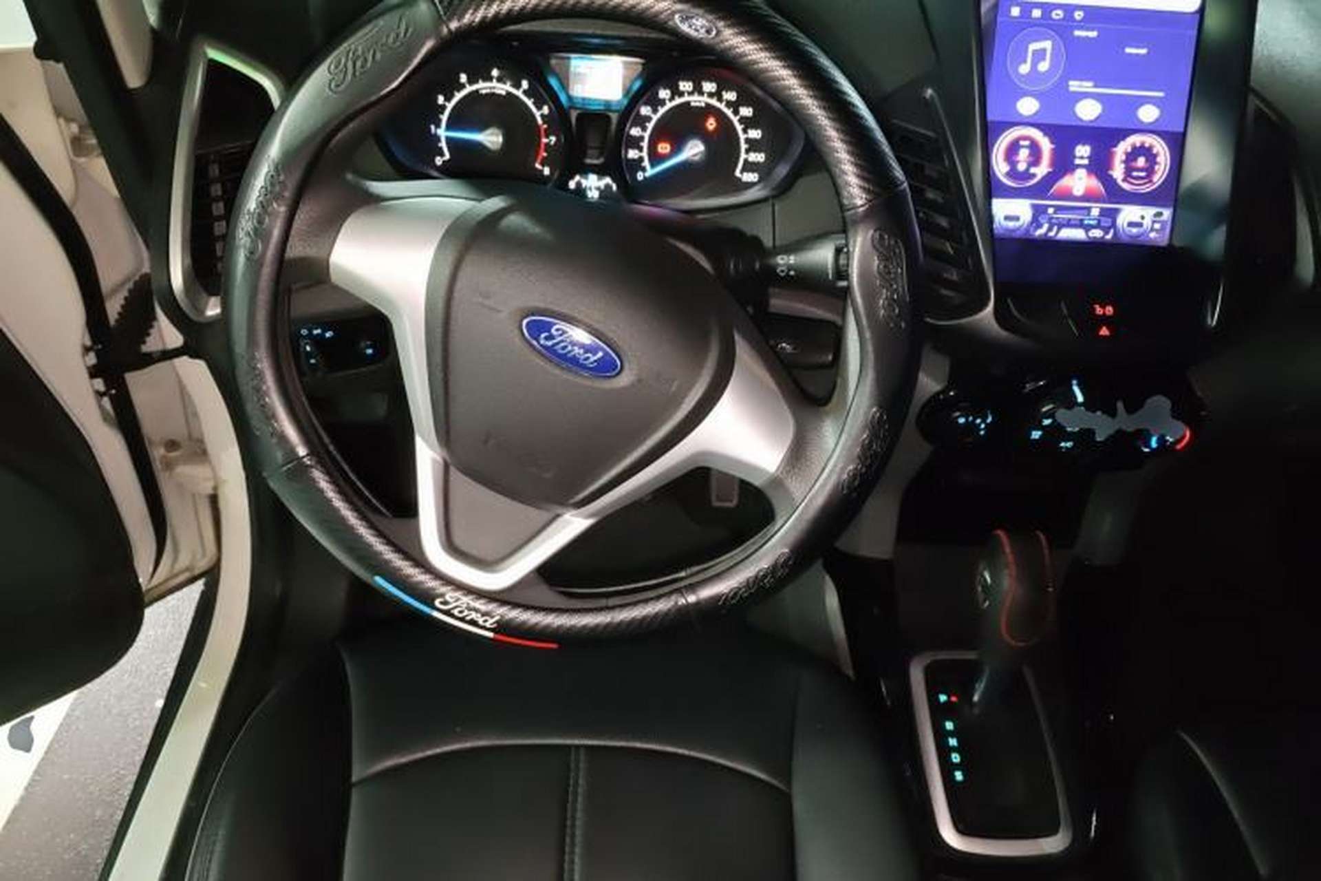 Used Ford EcoSport 2013 1.5L Automatic Fashion Model Steering Wheel